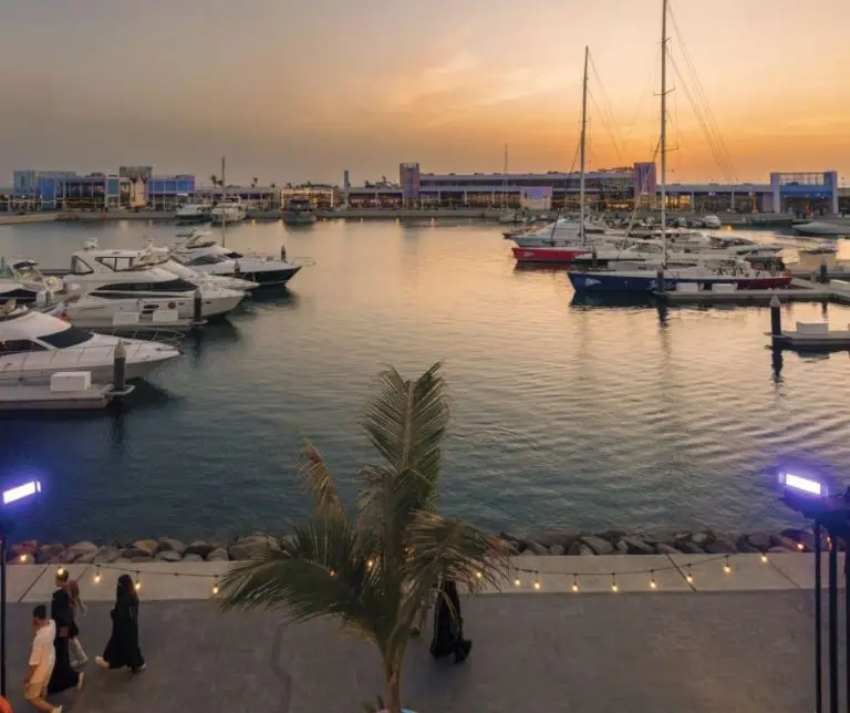 Savour world-class dining with stunning Saudi Red Sea views. The perfect relaxing spot after Eid prayers or before your evening plans.