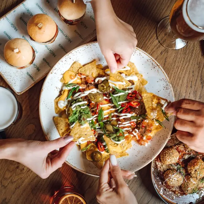 Treat Dad this Father's Day in Dubai! Discover top restaurant deals, free brunches, and complimentary drinks for dads at McGettigan's Factory, Jones the Grocer, The Coterie, and Mr. Toad's.