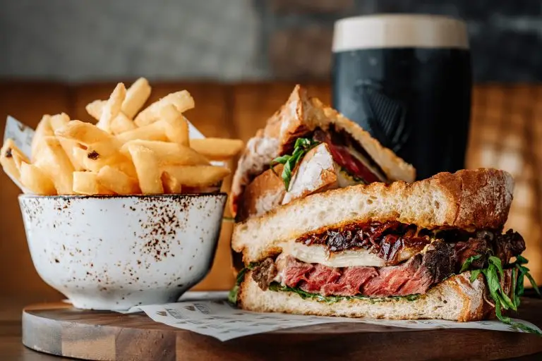 Treat Dad this Father's Day in Dubai! Discover top restaurant deals, free brunches, and complimentary drinks for dads at McGettigan's Factory, Jones the Grocer, The Coterie, and Mr. Toad's.