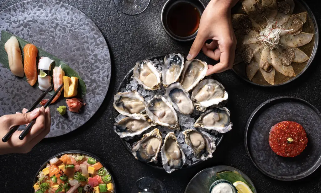 Akabeko, Dubai’s first dedicated yakiniku restaurant marks the occasion with Taste of Tide, a Japanese seafood-inspired menu.
