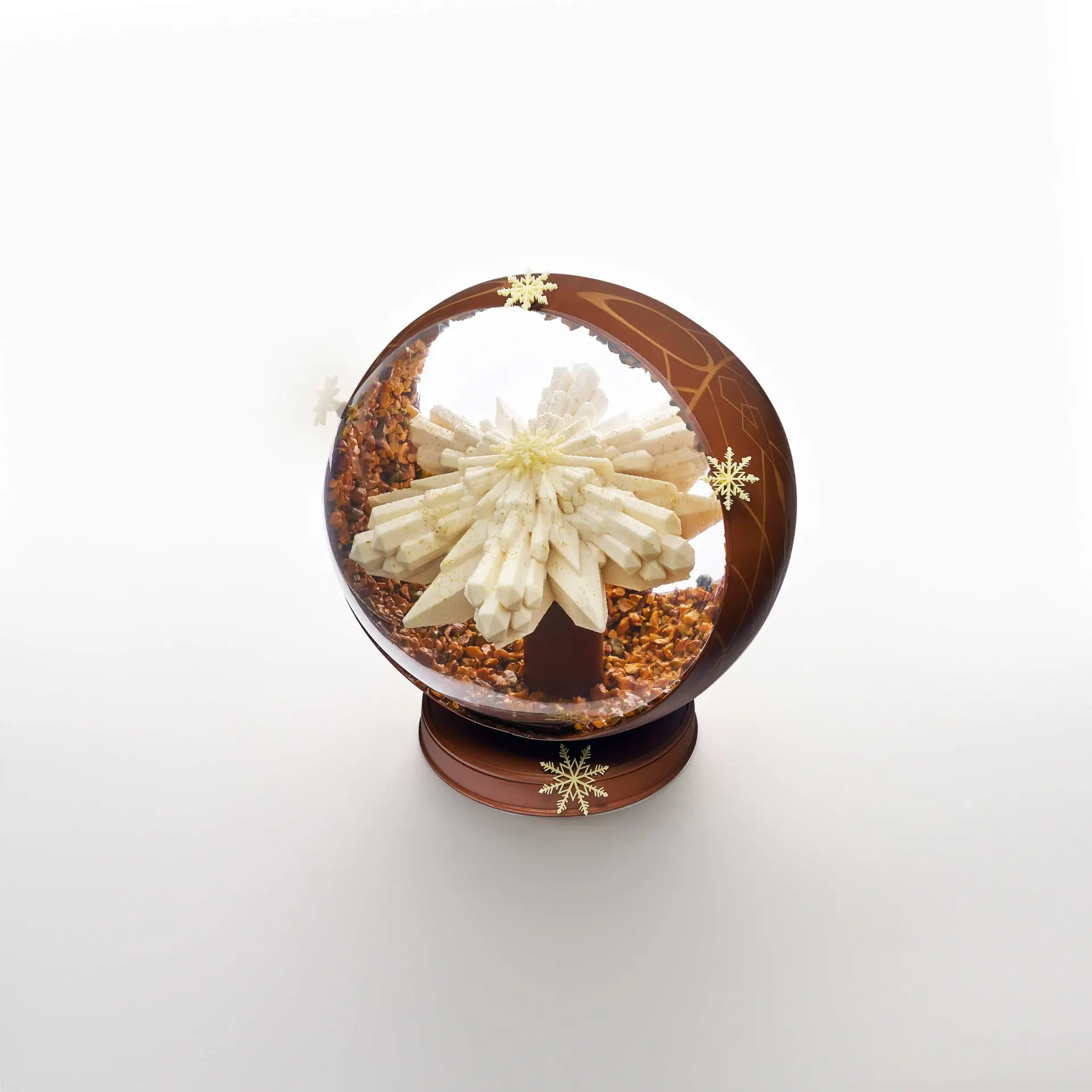 Evok Collection (Paris, Venice, Madrid) announces its festive lineup, including The Precious Collection pastries and an exclusive Galette des Rois (€60) in collaboration with Venetian jeweller Nardi.