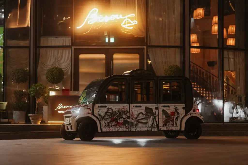 Bisou and Alba introduce a complimentary, Artlanta-designed luxury buggy service between Dubai Mall and their restaurants, redefining the Downtown Dubai dining journey.