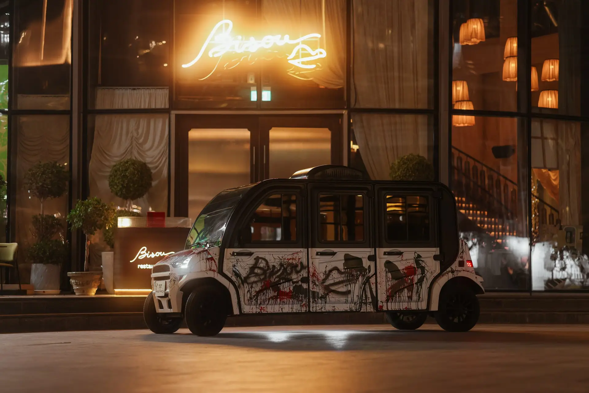 Bisou and Alba introduce a complimentary, Artlanta-designed luxury buggy service between Dubai Mall and their restaurants, redefining the Downtown Dubai dining journey.