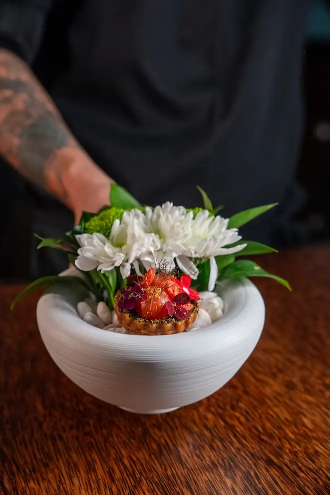 Manar Abu Dhabi debuts the WE ARE ONA pop-up, featuring Michelin-starred Chef Solemann Haddad. Experience immersive dining inspired by fire and stars on Jubail Island (AED 750).