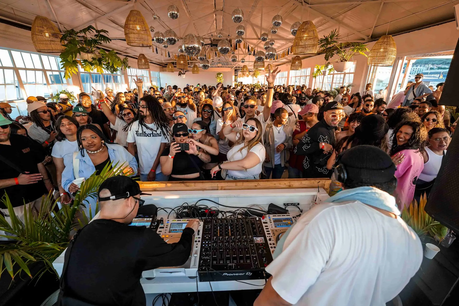 WeHouseSundays takes over SOL Sky Bar (Nov 15, 2025) at Canopy by Hilton Dubai Al Seef. Enjoy deep house, South African cuisine, and Creek views (from AED 100).