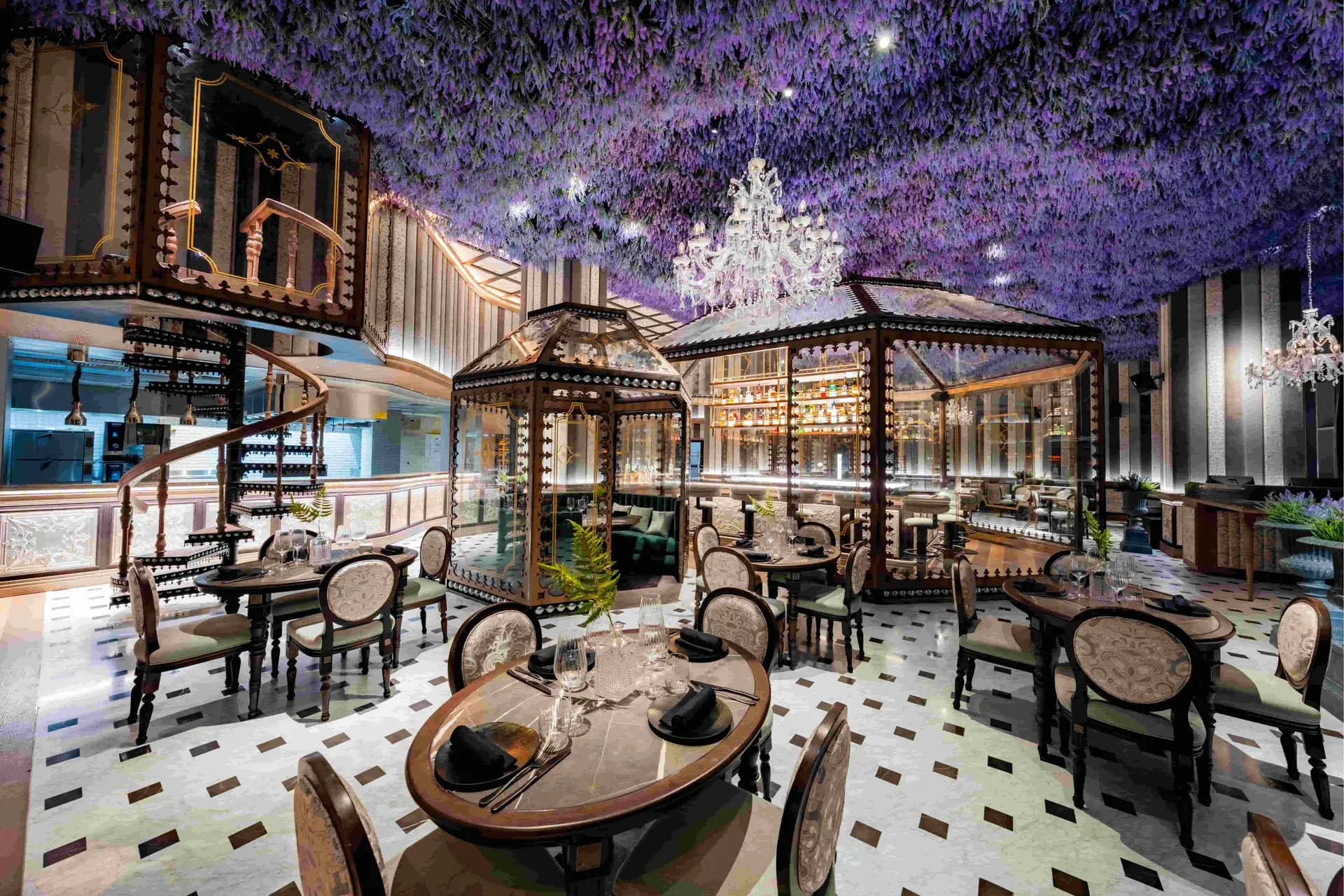 Celebrate UAE National Day at FIVE LUXE JBR (from AED 1,500). Enjoy Pacha ICONS events (Peggy Gou, Marco Carola), All-Inclusive dining, and luxury suites with private pools.