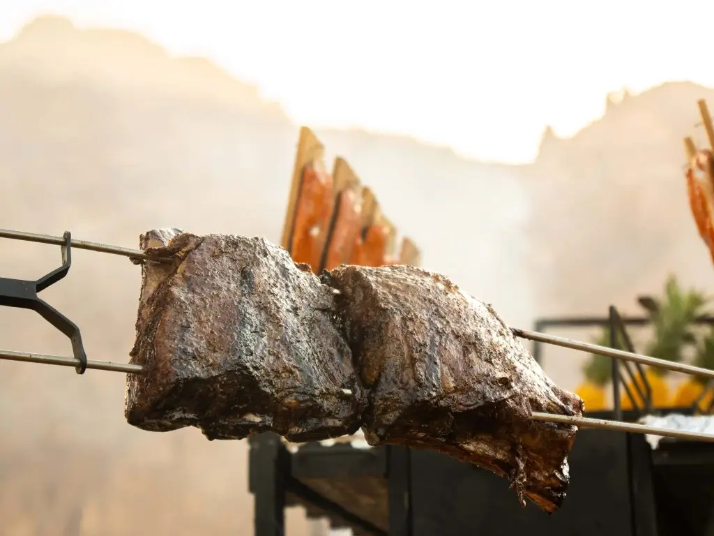 Meats & Mountains returns to Jebel Hafit Desert Park (Nov 29 & Dec 20, 2025) for a bold BBQ festival, live music, and outdoor fun in Al Ain (from AED 360).