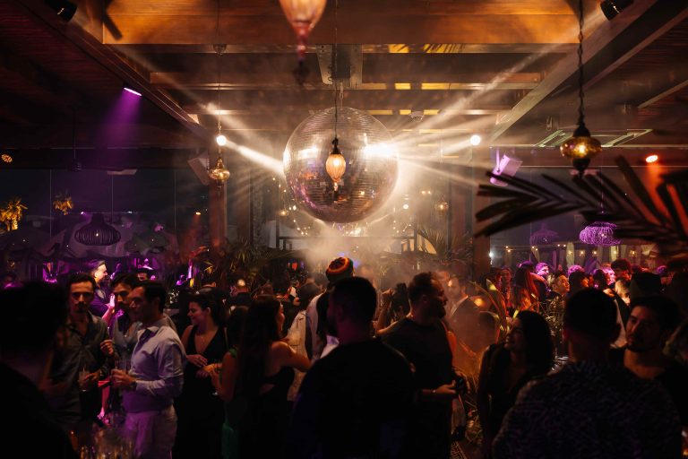 Experience Grand Ceremonia this NYE 2026 at GITANO Dubai (J1 Beach). Enjoy modern Mexican cuisine, live entertainment, and stunning Burj Khalifa fireworks views from 995 AED.