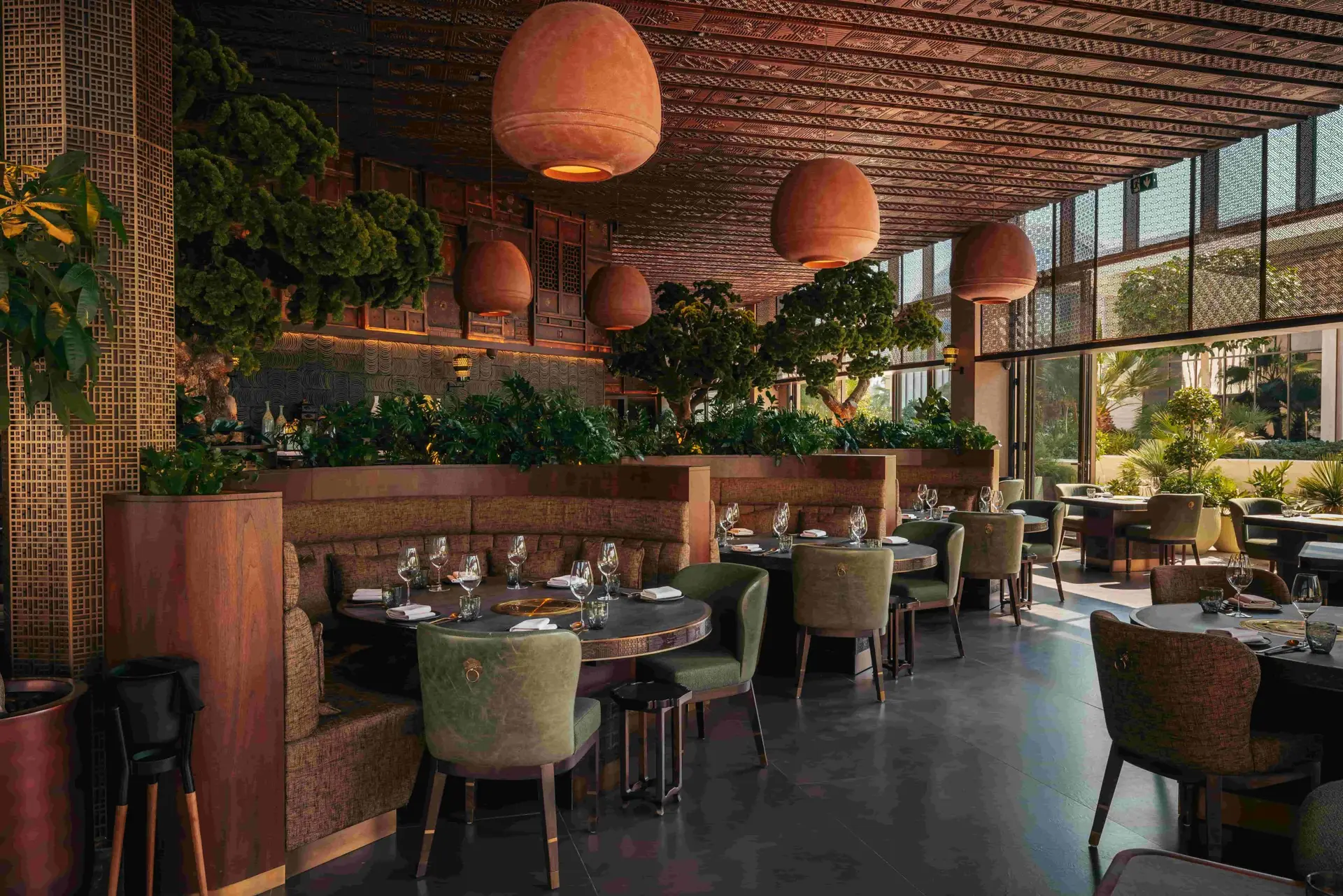 HANU on Palm Jumeirah launches Hansang Lunch (AED 195 per person, Saturdays 1 PM-4 PM). Enjoy a premium Korean "full table" feast with Wagyu, Banchan, and Truffle Kimbap.