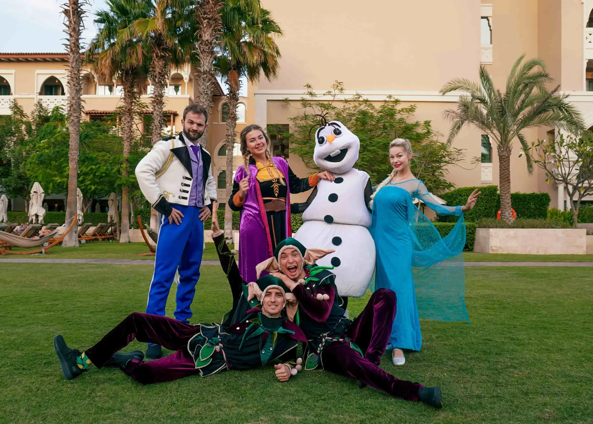 Discover the definitive UAE Christmas and NYE Dining 2025 guide. Explore packages at Kempinski Palm Jumeirah, BeefBar Dubai, Fairmont The Palm, Accor Deira, and La Petite Maison Abu Dhabi for unforgettable holiday celebrations.