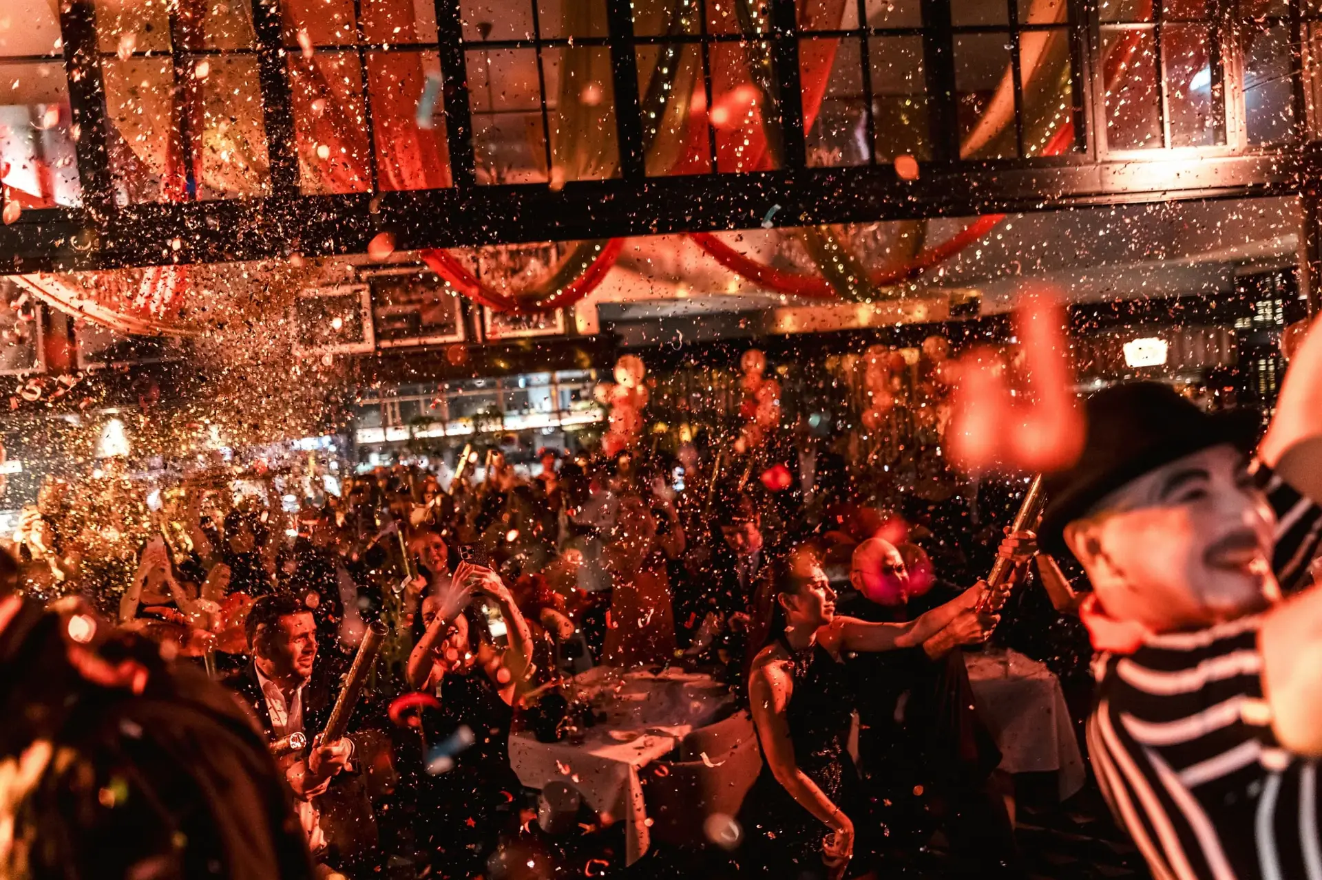 Plan your perfect night with the ultimate guide to Dubai New Year's Eve 2026 and Abu Dhabi galas. Featuring luxury packages at Kempinski Palm Jumeirah (007 Gala), Rixos Saadiyat Island, Fairmont The Palm, and exclusive firework views from Ciel and Blume.