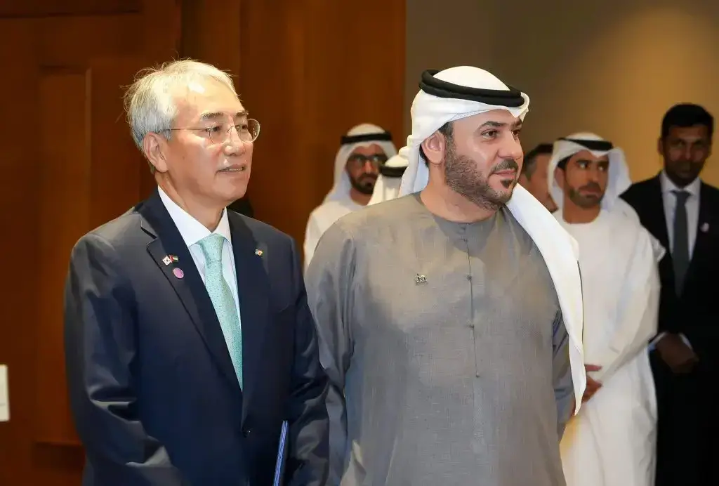 AKI and CJ Corporation announce a strategic partnership in Abu Dhabi to expand authentic K-Food across the Middle East, exploring local manufacturing and bolstering UAE-Korea economic ties.