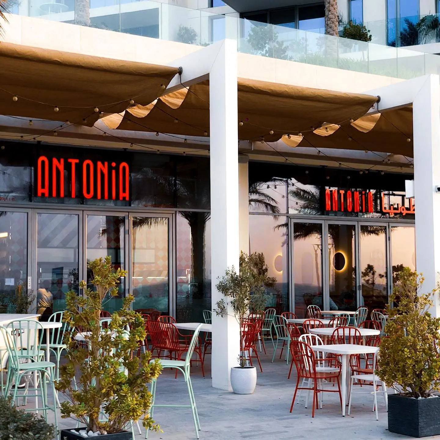 Explore Abu Dhabi's premier dining destinations, from the Michelin-selected NIRI and Li Jiang to the vibrant Barbossa at Yas Bay. Discover the city's finest luxury F&B.