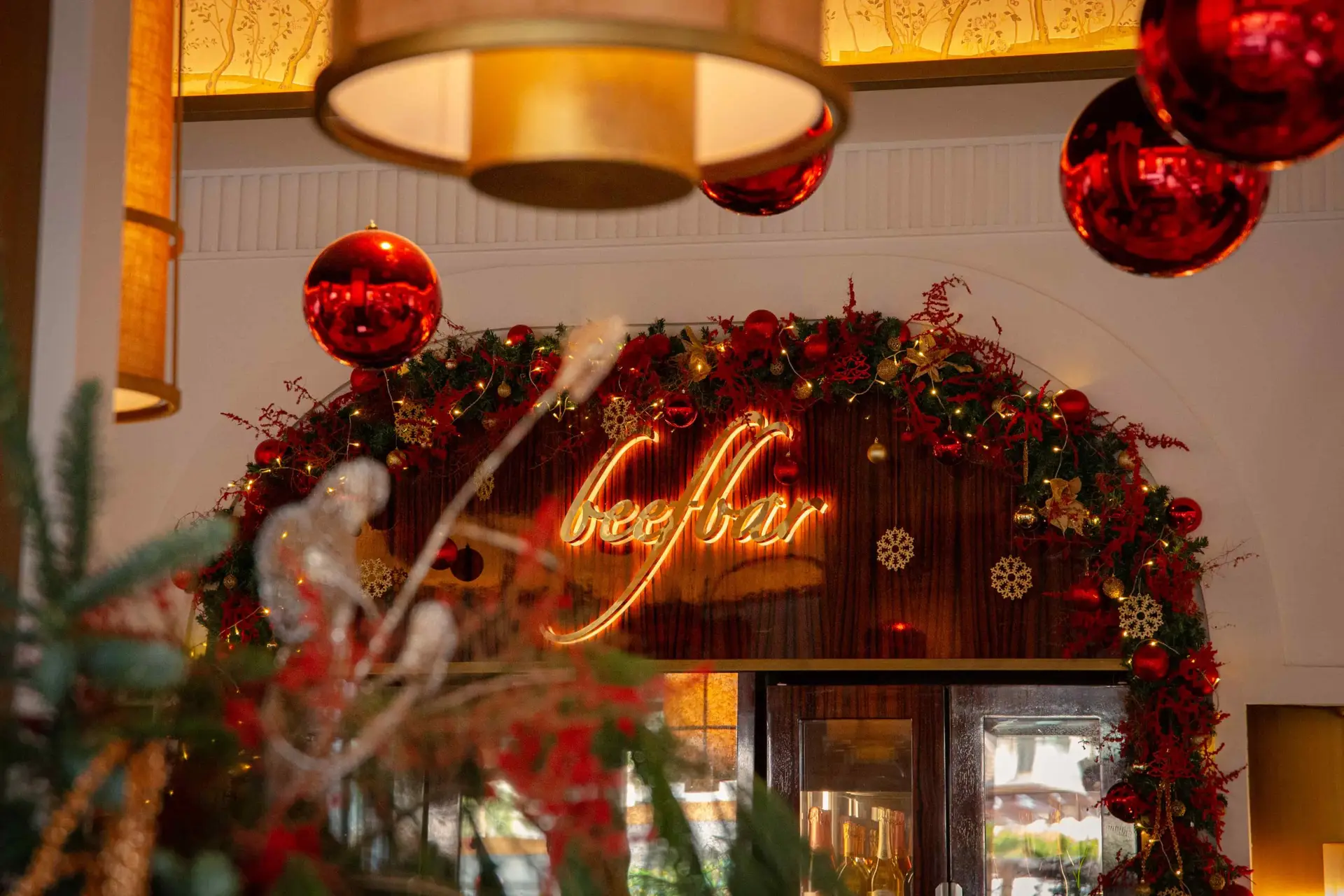 Plan your perfect night with the ultimate guide to Dubai New Year's Eve 2026 and Abu Dhabi galas. Featuring luxury packages at Kempinski Palm Jumeirah (007 Gala), Rixos Saadiyat Island, Fairmont The Palm, and exclusive firework views from Ciel and Blume.