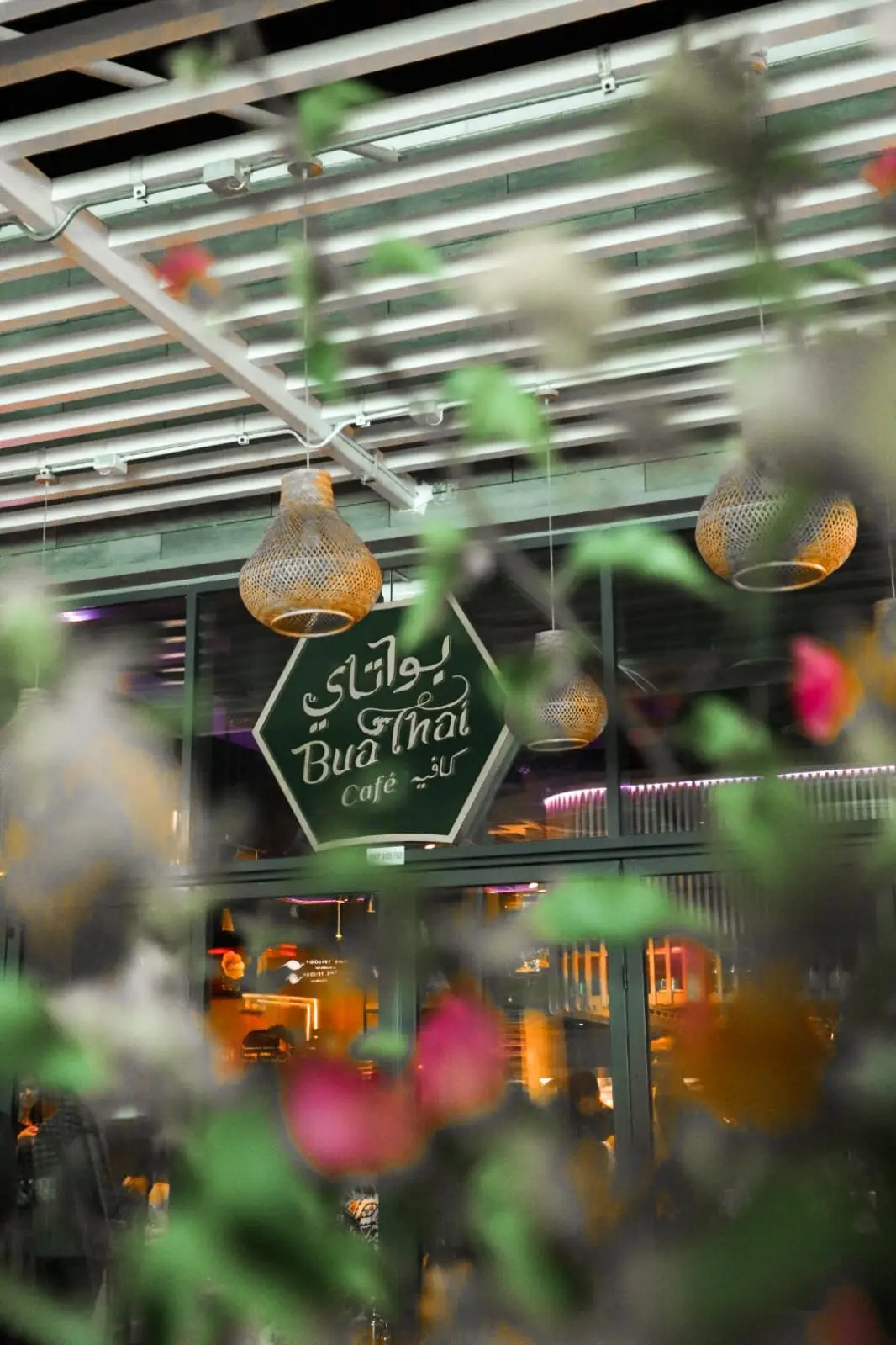 Explore Abu Dhabi's premier dining destinations, from the Michelin-selected NIRI and Li Jiang to the vibrant Barbossa at Yas Bay. Discover the city's finest luxury F&B.