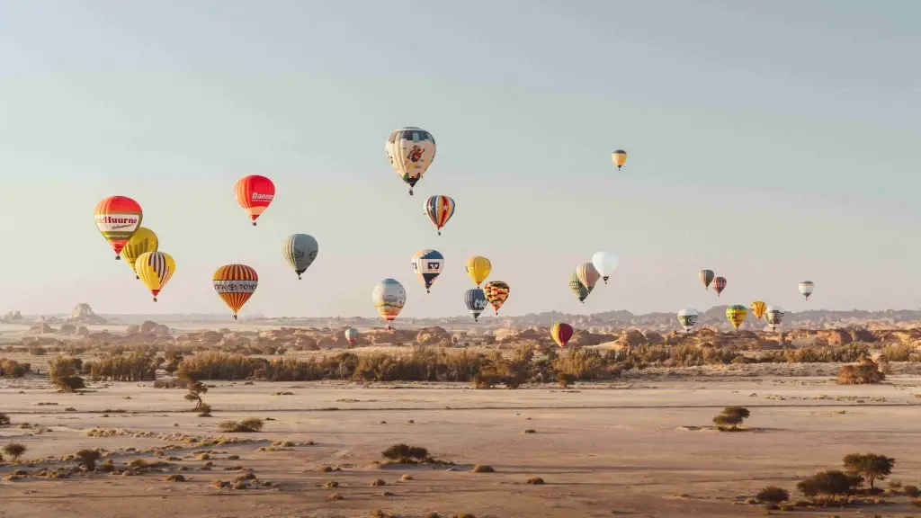 Discover why AlUla, Saudi Arabia is the perfect setting for a Valentine's proposal. Explore understated luxury, secluded viewpoints, and timeless heritage for an unforgettable engagement.