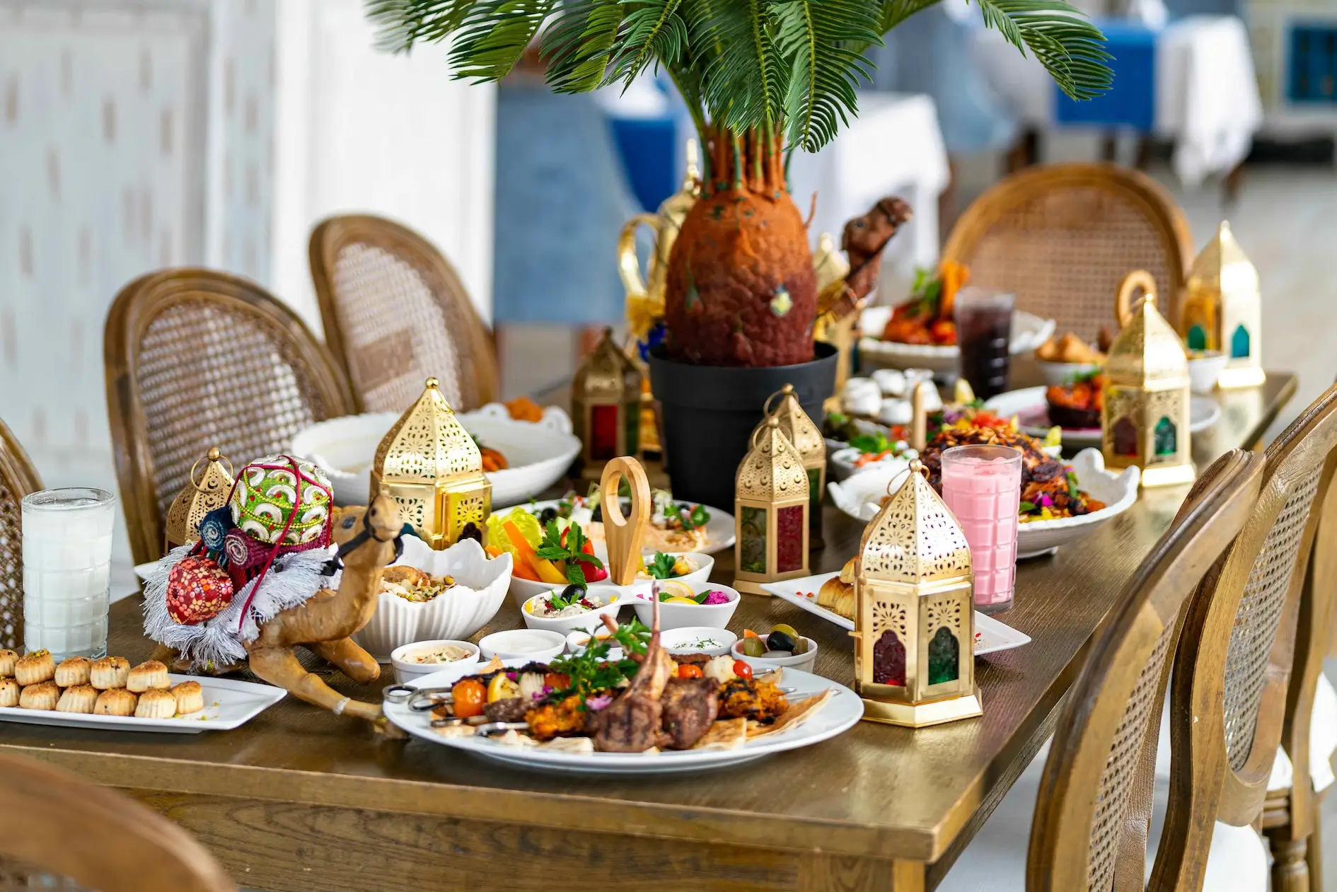Explore the ultimate Ramadan 2026 guide. From farm-to-table Iftars in Deira to luxury staycations at JA Ocean View and Vida Hotels, discover where to celebrate the Holy Month in the UAE