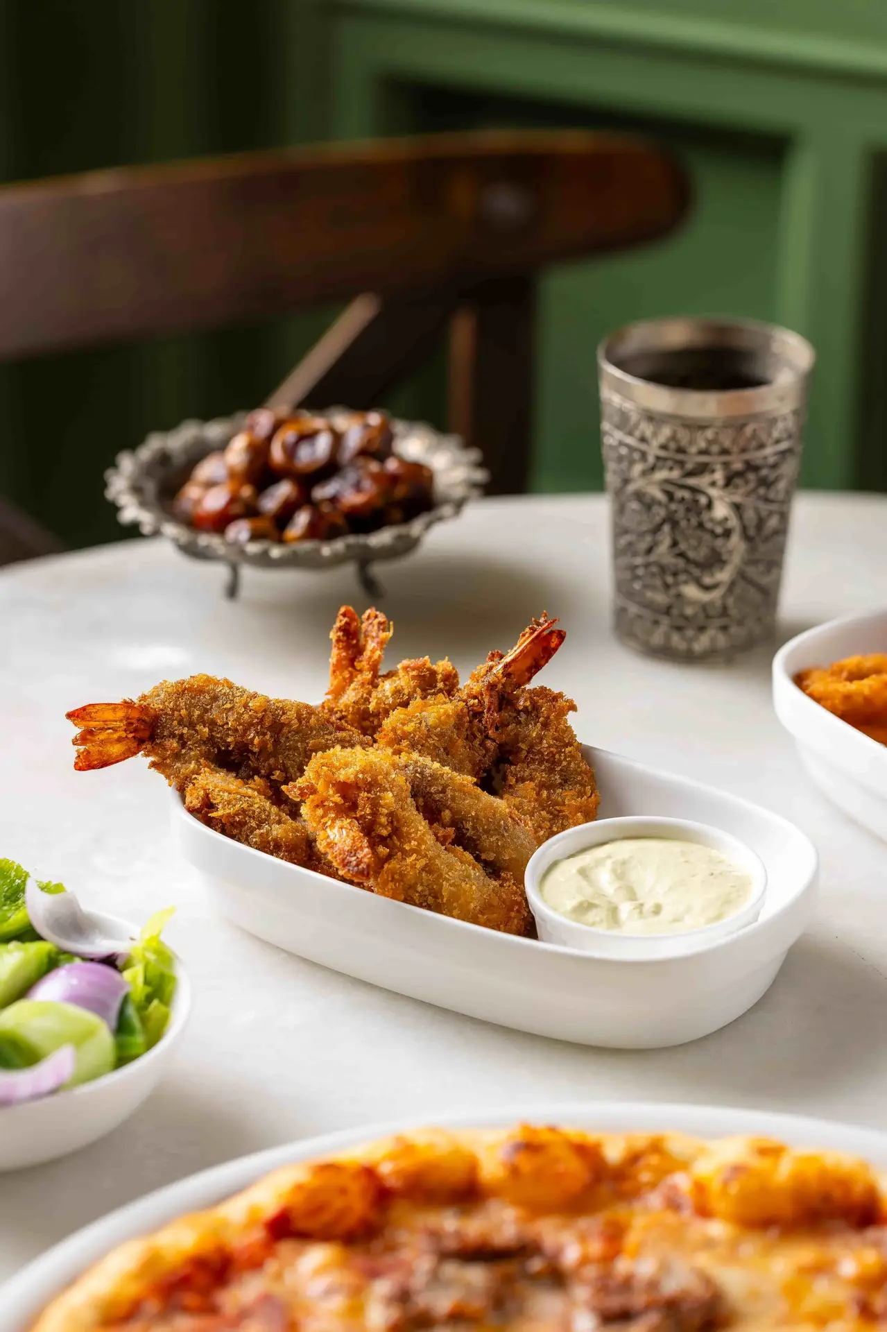 Explore the ultimate Ramadan 2026 guide. From farm-to-table Iftars in Deira to luxury staycations at JA Ocean View and Vida Hotels, discover where to celebrate the Holy Month in the UAE.