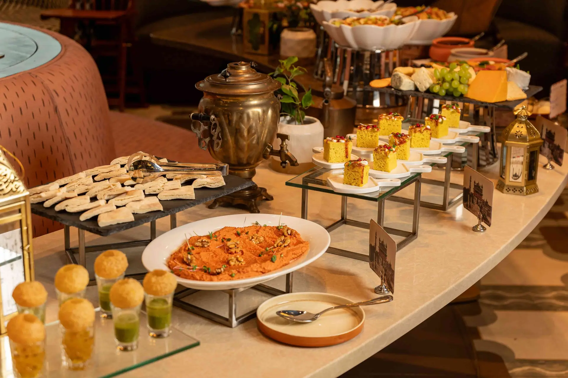 Explore the ultimate Ramadan 2026 guide. From farm-to-table Iftars in Deira to luxury staycations at JA Ocean View and Vida Hotels, discover where to celebrate the Holy Month in the UAE.