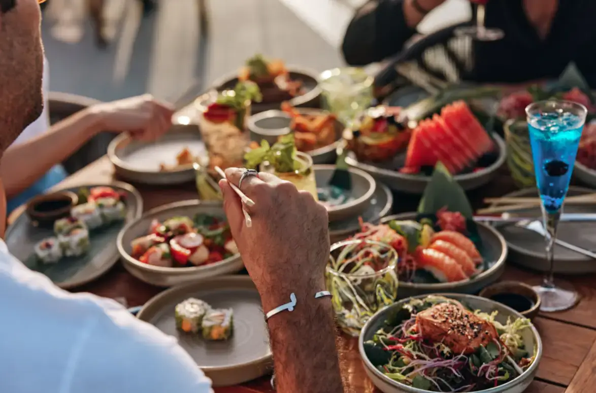 Start 2026 at Address Beach Resort. From the world’s highest infinity pool at ZETA Seventy Seven to family brunches and refined afternoon teas, discover Dubai’s ultimate winter escape.