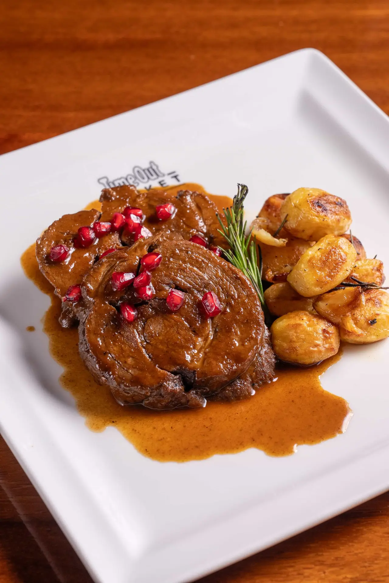 Explore the ultimate Ramadan 2026 guide. From farm-to-table Iftars in Deira to luxury staycations at JA Ocean View and Vida Hotels, discover where to celebrate the Holy Month in the UAE