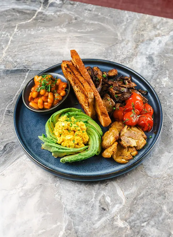 Discover the top vegan menus in Dubai for Veganuary 2026. From 99 Sushi’s gold-leaf maki to the Waldorf Astoria’s vegan wellness package, explore the best plant-based treats in the city.