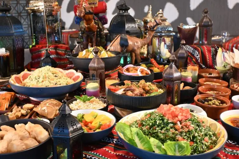 Explore the ultimate Ramadan 2026 guide. From farm-to-table Iftars in Deira to luxury staycations at JA Ocean View and Vida Hotels, discover where to celebrate the Holy Month in the UAE.