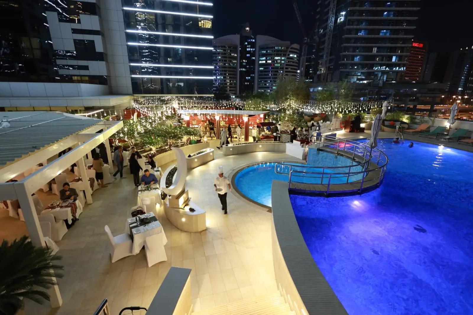 Explore the ultimate Ramadan 2026 guide. From farm-to-table Iftars in Deira to luxury staycations at JA Ocean View and Vida Hotels, discover where to celebrate the Holy Month in the UAE.