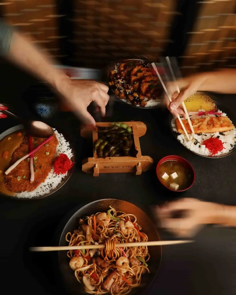 Kantami by Green Sand Concepts brings its post-apocalyptic Japanese izakaya theme to Riyadh’s Nawaf Square, featuring traditional techniques and modern interiors.