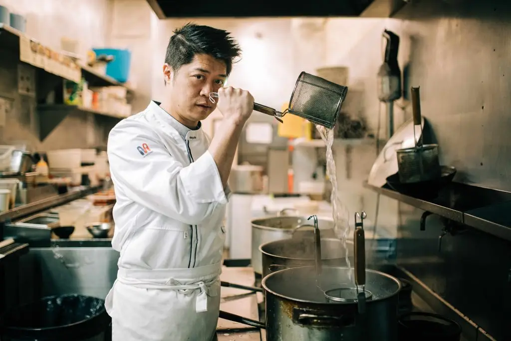 Maki and Ramen at Mövenpick Jumeirah Village Triangle introduces a sushi battleship game and a level 8 spicy ramen challenge for April 2026.